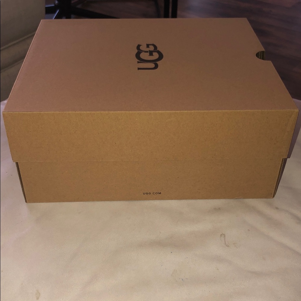 UGG REMOVABLE LID BOX EUC - Picture 3 of 7